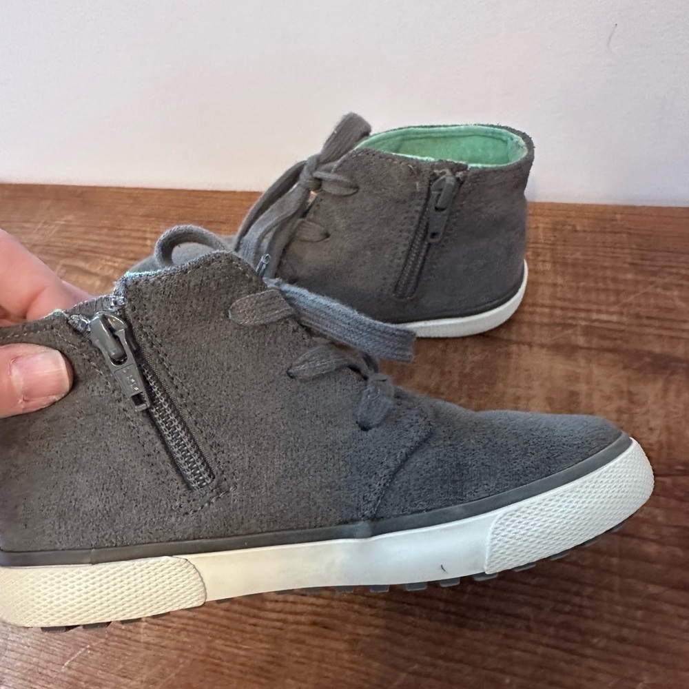 Boys Cat & Jack suede high-top Shoes - Picture 4 of 7
